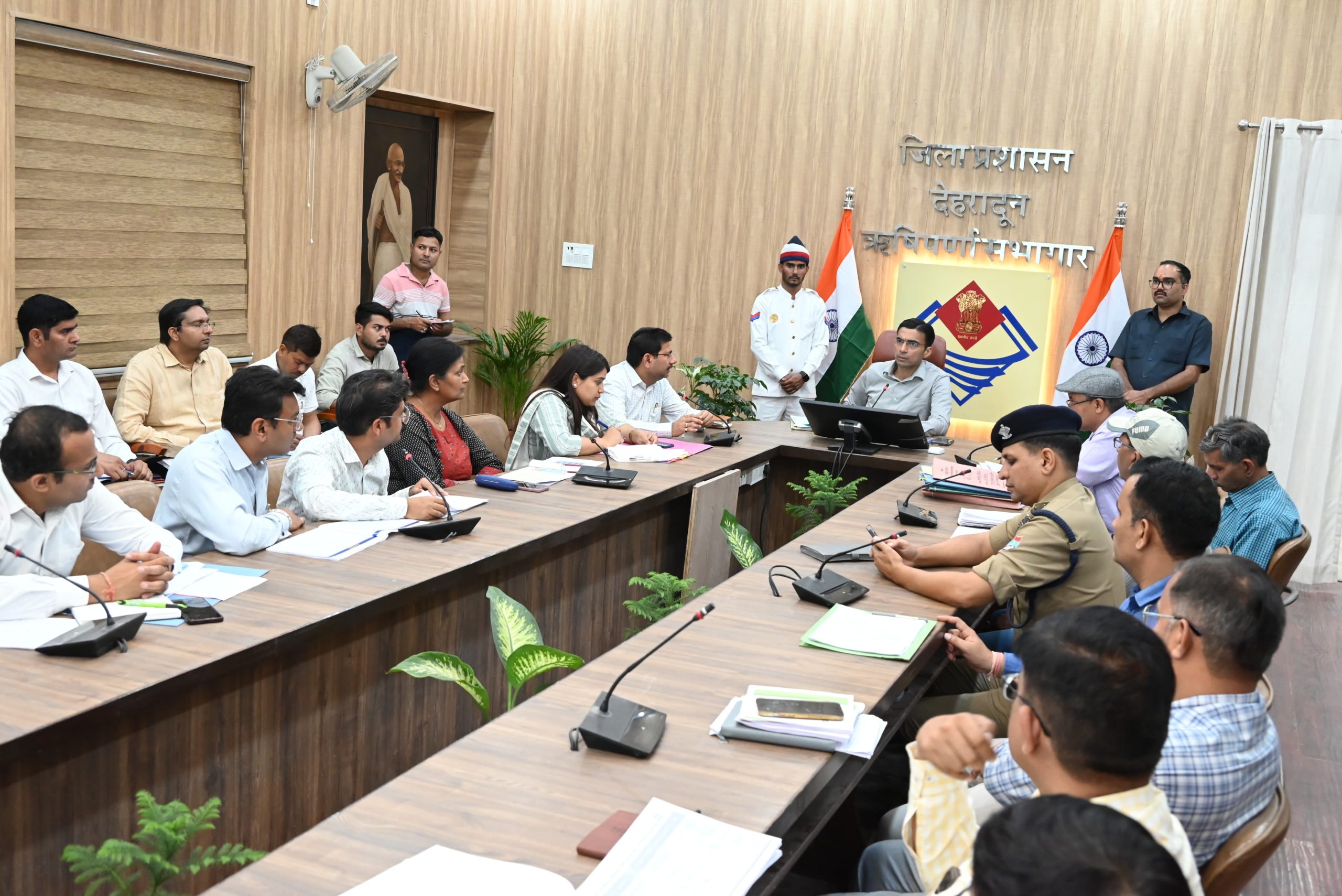 देहरादून में विकास कार्यों के निस्तारण का कार्य 15 जून से पहले पूरा करने का निर्देश