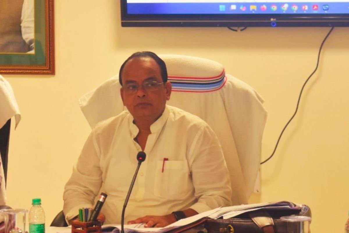 कोविड पर स्वास्थ्य मंत्री डॉ. इरफान अंसारी ने कहा- स्वास्थ्य विभाग पूरी तरह सतर्क, घबराने की जरूरत नहीं