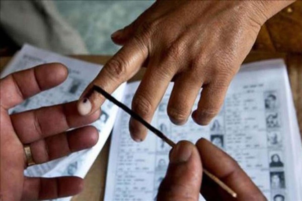 SC gives four months to Maharashtra EC to complete local body elections