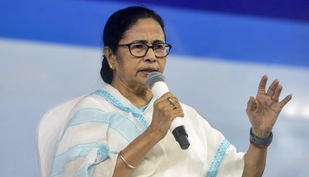 বেশ কিছু কর্মসূচী নিয়ে মুখ্যমন্ত্রী মমতা ব্যানার্জি তিন দিনের সফরে আজ  উত্তরবঙ্গে যাচ্ছেন।
