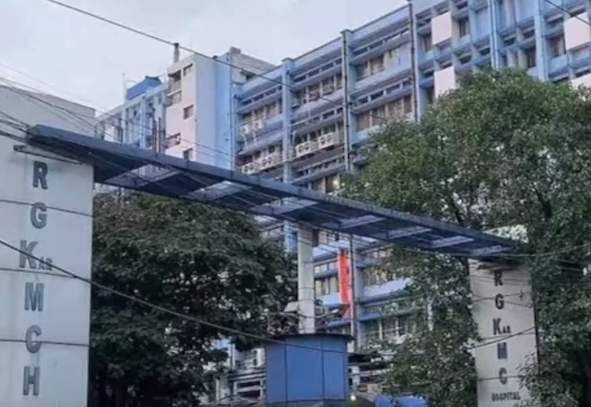 আর জি কর আন্দোলনের অন্যতম মুখ চিকিৎসক দেবাশিষ হালদারের বদলি নিয়ে বিতর্ক সৃষ্টি হয়েছে