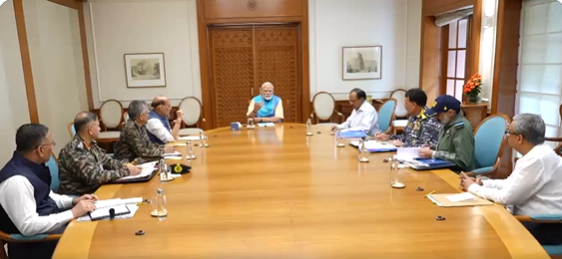 প্ৰতিৰক্ষা ৰাজনাথ সিং, অজিত ডোভাল, সেনা বাহিনীৰ তিনিওটা শাখাৰ মুৰব্বীৰে প্ৰধানমন্ত্ৰীৰ বৈঠক