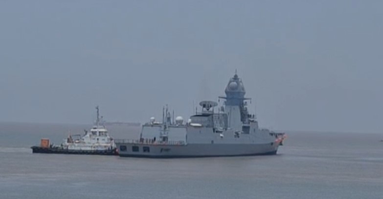 INS સુરત આજે હજીરા બંદરે આવી પહોંચ્યું