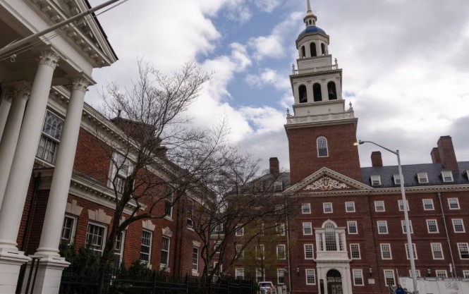 हार्वर्ड विश्‍वविद्यालय ने ट्रम्प-प्रशासन पर अंतर्राष्ट्रीय-विद्यार्थियों को प्रवेश देने की क्षमता रद्द करने के विरोध में मुक़दमा दायर किया