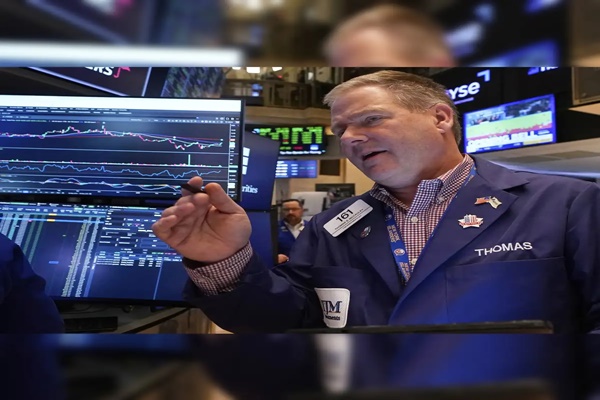 US markets close sharply lower