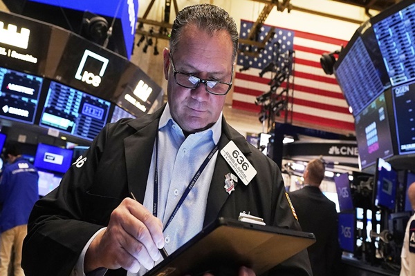 US stocks decline ending long winning streak