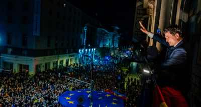 रोमानिया में मध्यमार्गी निकुसोर डैन ने अपने कट्टर प्रतिद्वंद्वी जॉर्ज सिमियन को हराकर राष्ट्रपति चुनाव जीता