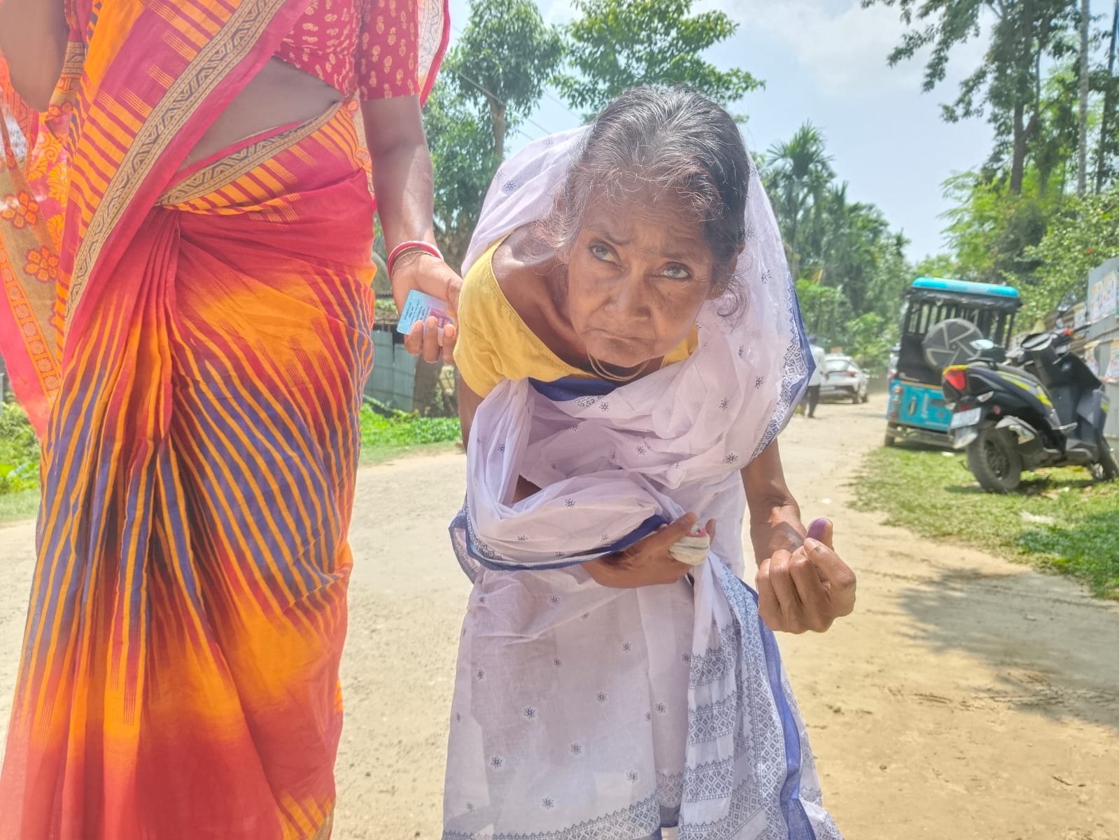 असम में 13 जिलों में दूसरे और अंतिम चरण के पंचायत चुनाव के लिए मतदान जारी