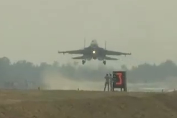 IAF Showcases Air Power on UP’s Ganga Motorway, First Night Landing on Highway in India