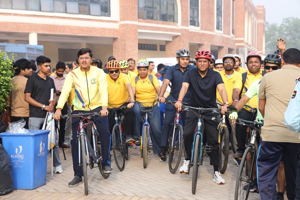 Union Ministe Dr Mansukh Mandaviya Joins ‘Cycling with Teachers’ Fit India Event in New Delhi