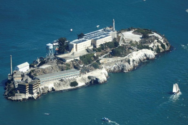 US President Trump orders reopening of Alcatraz prison