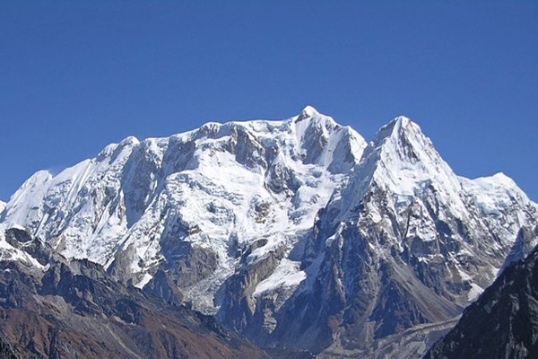 International Team Scales Mount Kanchenjunga, Marks First Ascent of the Season