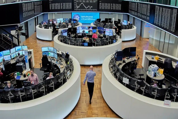 Asian markets show a mixed trend