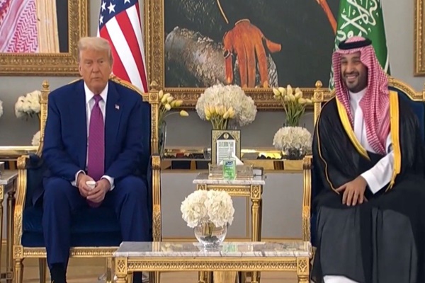 US President Trump begins Middle East tour with grand welcome in Saudi Arabia