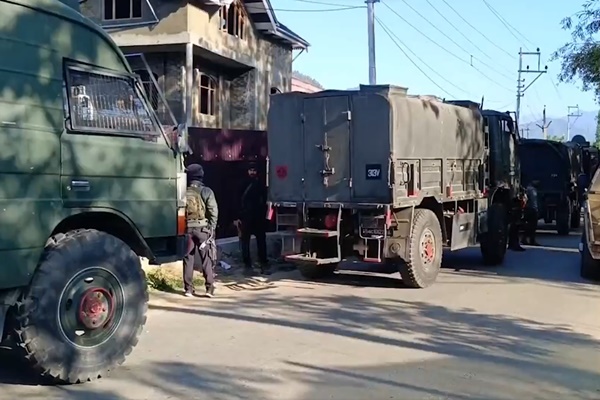 J&K: Encounter breaks out between terrorists & security forces in Pulwama