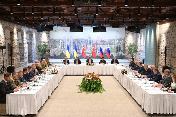 Russia-Ukraine Hold First Direct Talks in 3 Years in Istanbul