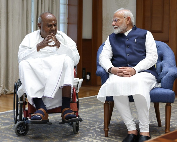 PM Modi greets former Prime Minister HD Deve Gowda on his birthday