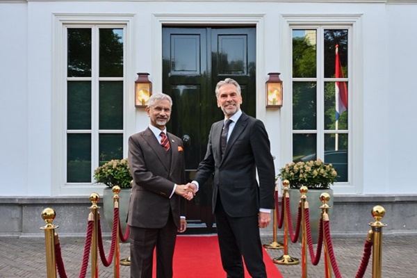 EAM Jaishankar calls on Dutch PM, conveys PM Modi’s greetings