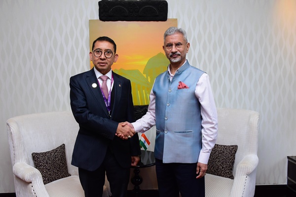 ವೇವ್ಸ್ ಶೃಂಗಸಭೆ 2025 ರ ಸಂದರ್ಭದಲ್ಲಿ ಮುಂಬೈನಲ್ಲಿ ಇಂಡೋನೇಷ್ಯಾದ ಸಂಸ್ಕೃತಿ ಸಚಿವರನ್ನು ವಿದೇಶಾಂಗ ಸಚಿವ ಎಸ್. ಜೈಶಂಕರ್ ಭೇಟಿಯಾದರು