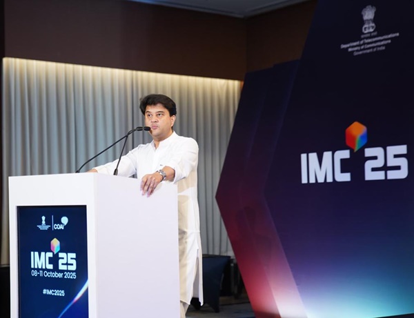 مواصلات کے وزیر جیوتر آدتیہ سندھیا نے 9ویں انڈیا موبائل کانگریس کیلئے Innovate to Transform تھیم کی نقاب کشائی کی۔