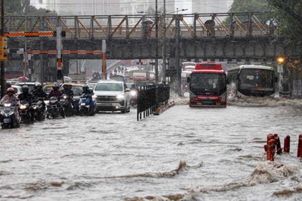 Relentless rainfall claims 8 lives in Maharashtra