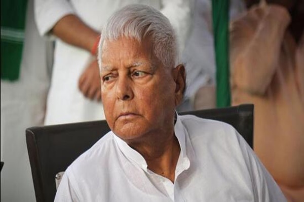 नोकरीच्या बदल्यात जमीन प्रकरणातील खटल्याला स्थगिती देण्याची लालू यादव यांची याचिका फेटाळली