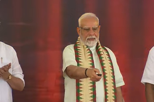 কেৰালাৰ ৱিঝিঞ্জামত আন্তঃৰাষ্ট্ৰীয় বহুমুখী বন্দৰটো ৰাষ্ট্ৰৰ প্ৰতি উৎসৰ্গা প্ৰধানমন্ত্ৰী মোদীৰ