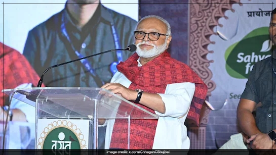 মহাৰাষ্ট্ৰৰ মহা যুটি চৰকাৰৰ মন্ত্ৰী হিচাপে জ্যেষ্ঠ এন চি পি নেতা চগন ভুজবালৰ শপত গ্ৰহণ
