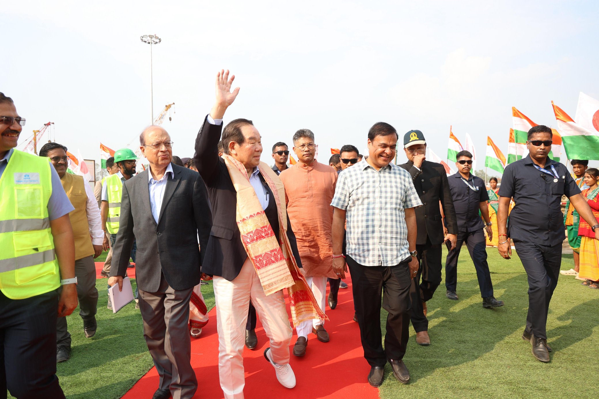 জাপানৰ এটা উচ্চ পৰ্যায়ৰ প্ৰতিনিধিৰ দলৰ জাগীৰোডৰ ছেমি কণ্ডাক্টৰ প্ৰকল্পস্থলী পৰিদৰ্শন