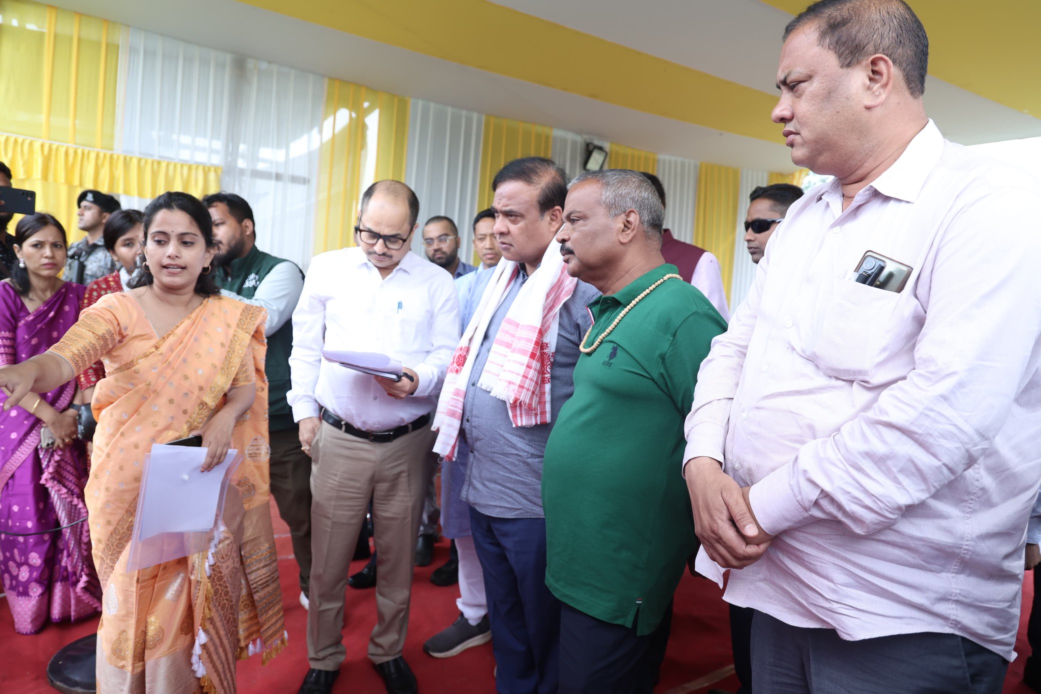 দেৰগাঁৱৰ বৰুৱা বামুণ গাঁৱত থকা পৰিত্যক্ত চেনিকল পৰিদৰ্শন মুখ্যমন্ত্ৰীৰ