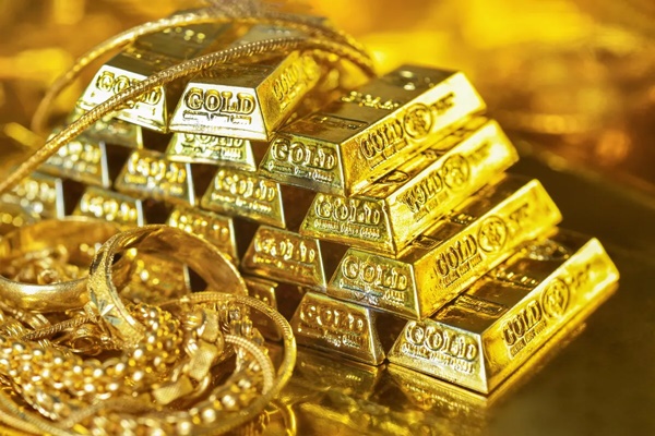 Gold prices down by over 0.9 % while silver down by over 1.3%