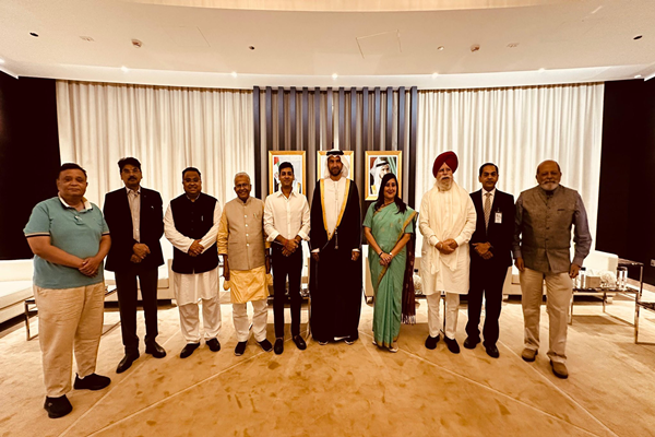 शिवसेना सांसद श्रीकांत शिंदे के नेतृत्‍व में बहुदलीय संसदीय शिष्‍टमंडल अबूधाबी पहुंचा