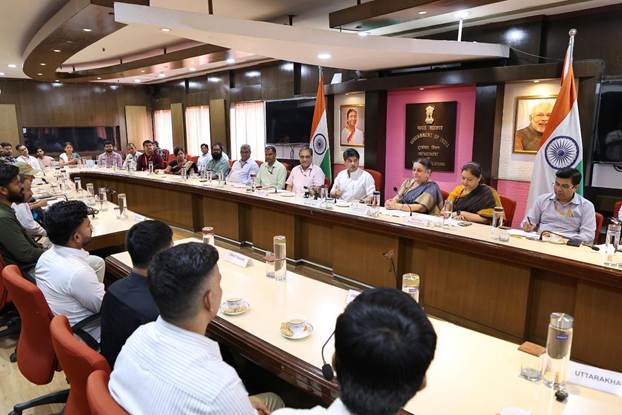 डाक विभाग ने वित्तीय वर्ष 2024-25 के दौरान असाधारण सेवा के लिए ग्रामीण डाक सेवकों को सम्मानित किया
