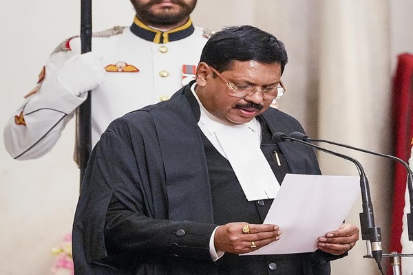 न्यायमूर्ती भूषण गवई देशाचे ५२ वे सरन्यायाधीश