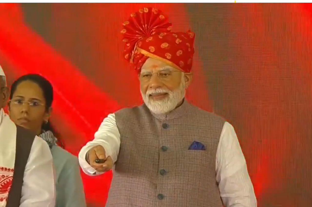 प्रधानमंत्री नरेंद्र मोदी ने अमृत भारत स्टेशन योजना के तहत इन 103 नवीनीकृत रेलवे स्टेशनों को राष्ट्र को समर्पित किया
