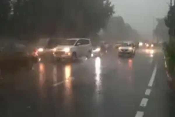 Delhi witnesses heavy rain, bringing respite from heat