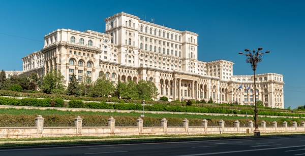 Romania votes in crucial presidential election rerun