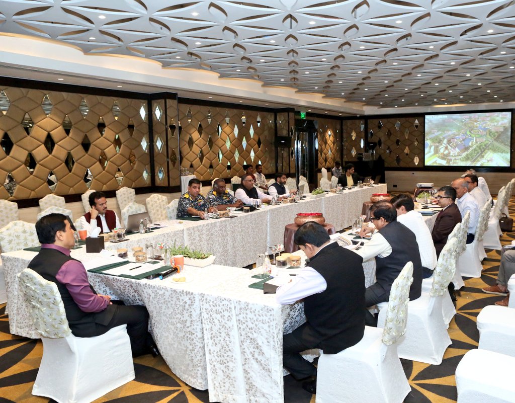 মুম্বাইত বিভিন্ন সংস্থাৰ বিষয়াসকলৰ সৈতে কেন্দ্ৰীয় বন্দৰ, জাহাজ পৰিবহণ আৰু জলপথ মন্ত্ৰী সৰ্বানন্দ সোণোৱালৰ পৰ্যালোচনা বৈঠক