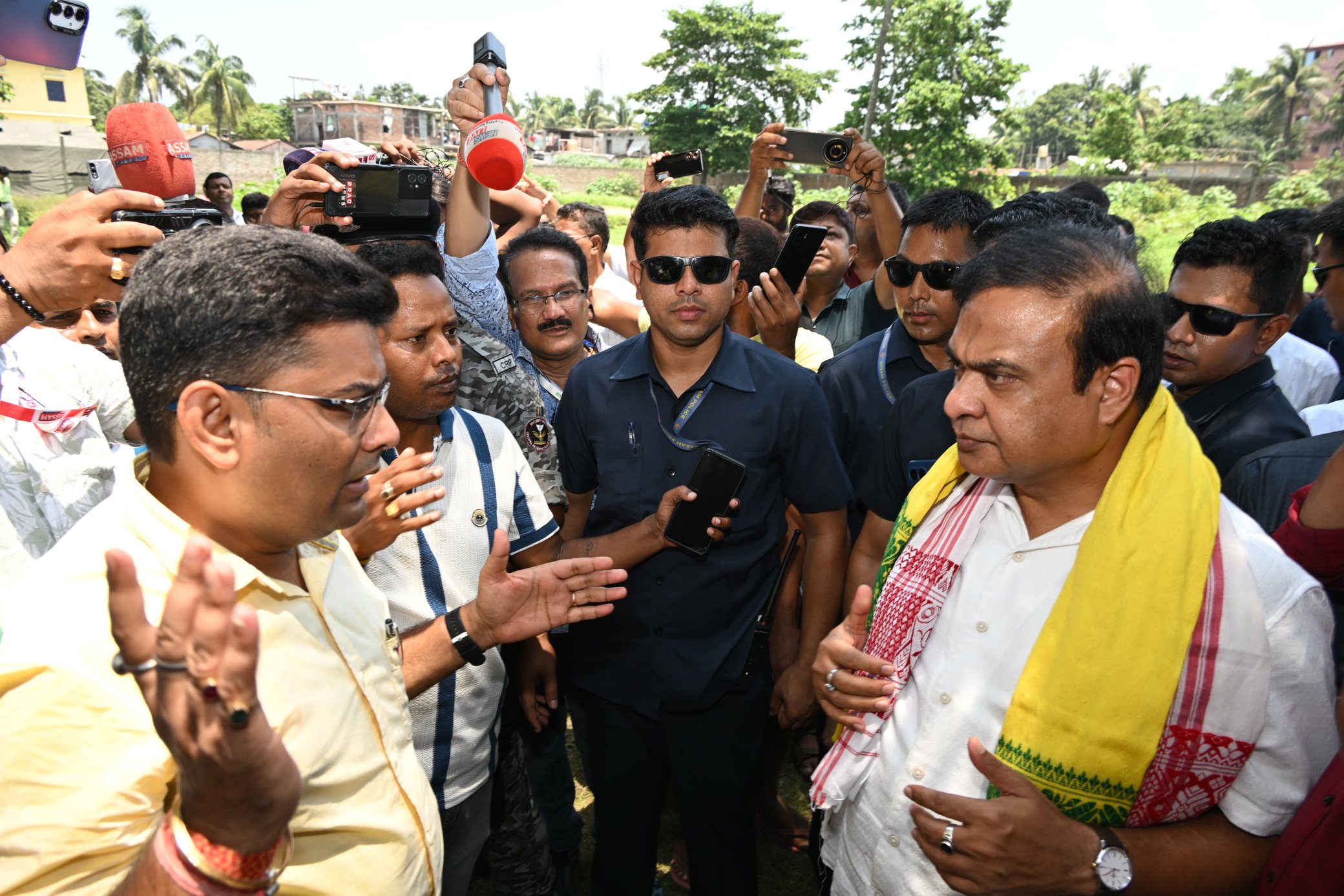 ধুবুৰীৰ আইন-শৃংখলা আৰু সাম্প্ৰদায়িক সম্প্রীতি অটুট ৰখাৰ বাবে কঠোৰ ব্যৱস্থা গ্ৰহণ কৰিবলৈ মুখ্যমন্ত্ৰীৰ নিৰ্দেশ