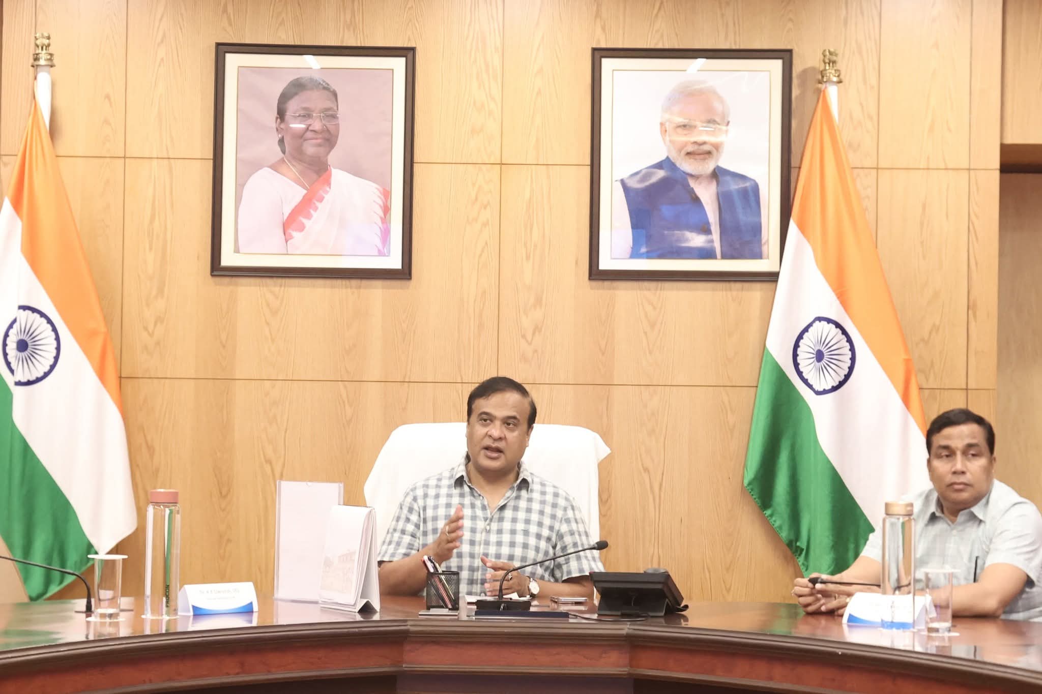মন্ত্ৰী, সাংসদ, বিধায়ক আৰু জিলা আয়ুক্তসকলৰ সৈতে মুখ্যমন্ত্ৰীৰ বৈঠক