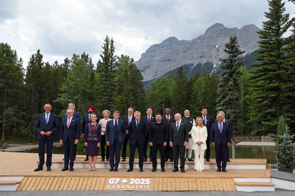 PM Modi Holds Key Bilateral Meetings with Global Leaders at G7 Summit