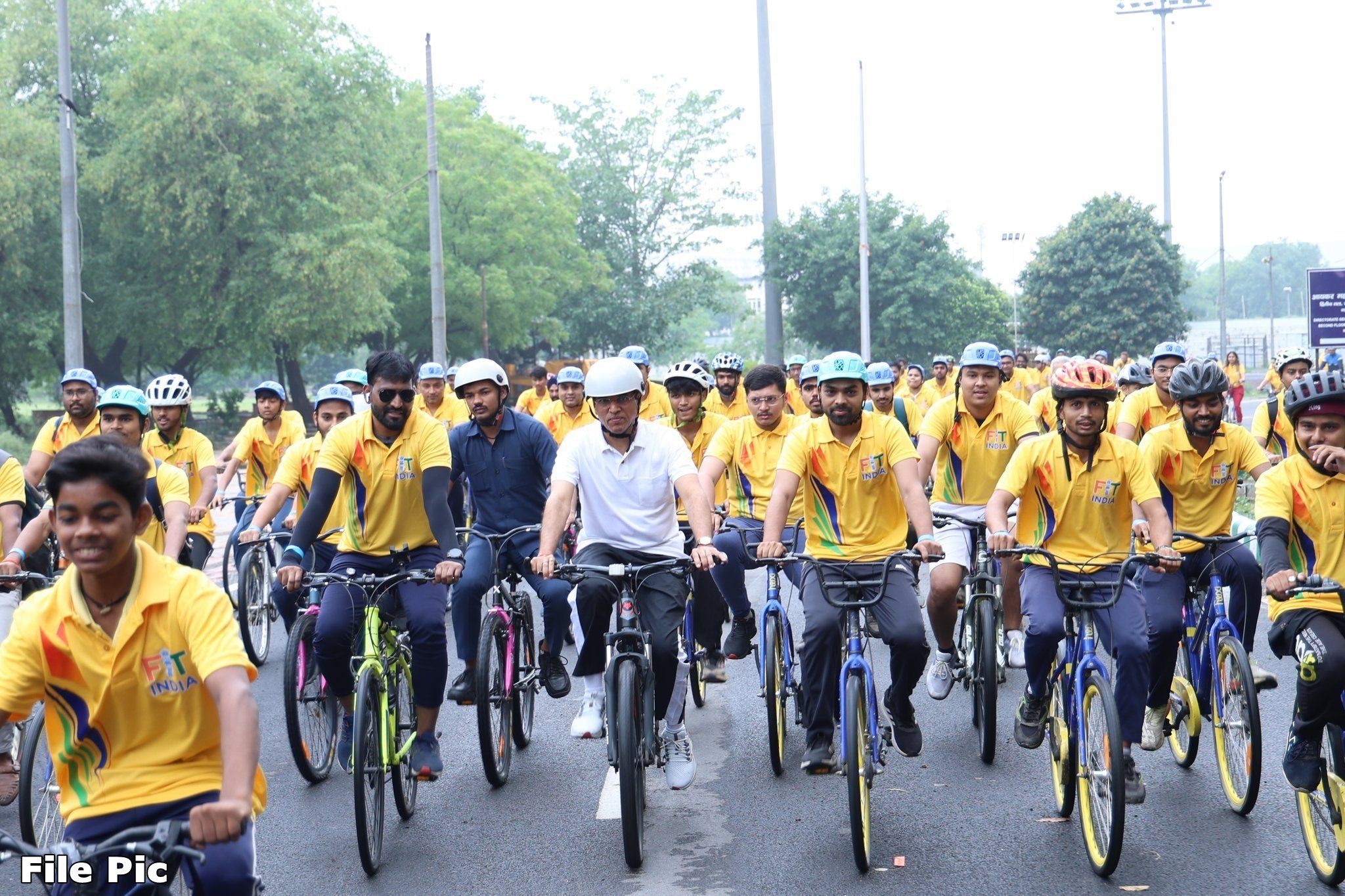 फिट इंडिया संडे ऑन साइकिल पहल के तहत आज देशभर में दो हज़ार से अधिक स्थानों पर आयोजित की जा रही है विशेष तिरंगा रैली