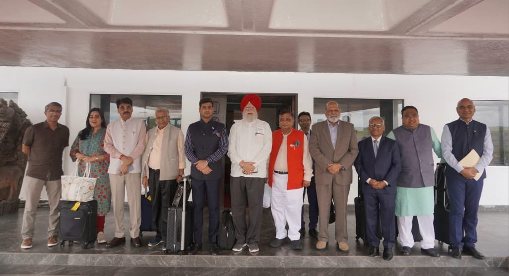 बहुपक्षीय शिष्टमंडळं मायदेशी रवाना