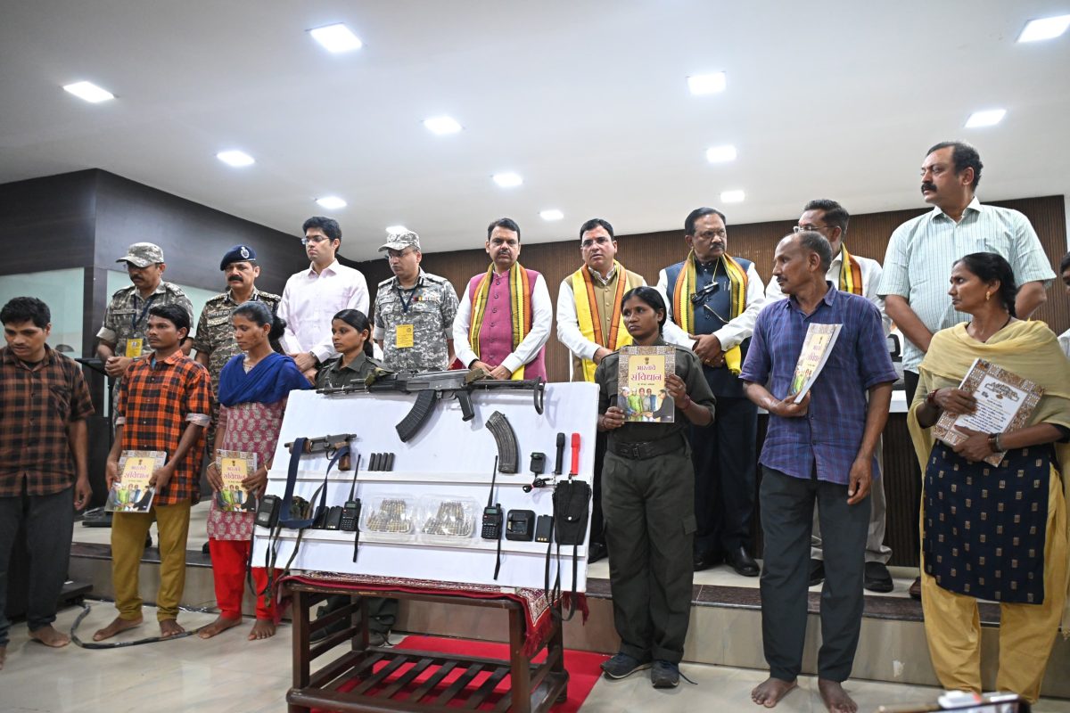 12 Naxalites with Rs 1 crore bounty surrender in presence of Maharashtra CM in Gadchiroli