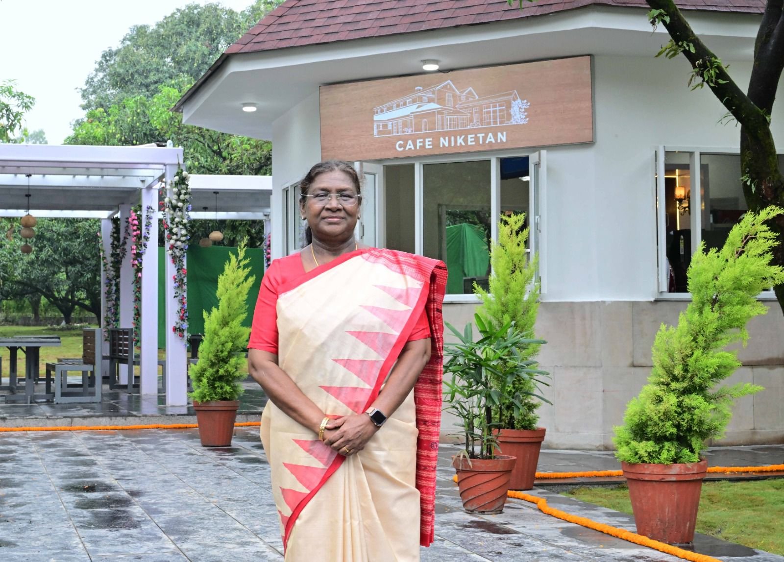 राष्ट्रपति द्रौपदी मुर्मु ने देहरादून में राष्ट्रपति तपोवन और निकेतन का उद्घाटन किया