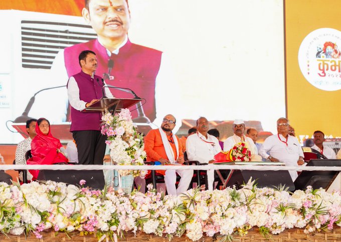 आदिवासी गावांमध्ये १७  योजनांची अंमलबजावणी करणार – मुख्यमंत्री फडणवीस