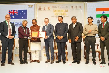 परदेशातल्या पाच विद्यापीठांची संकुलं महाराष्ट्रात उभारण्यासाठीची इरादापत्रं केंद्रीय शिक्षणमंत्री धर्मेंद्र प्रधान यांच्या उपस्थितीत प्रदान