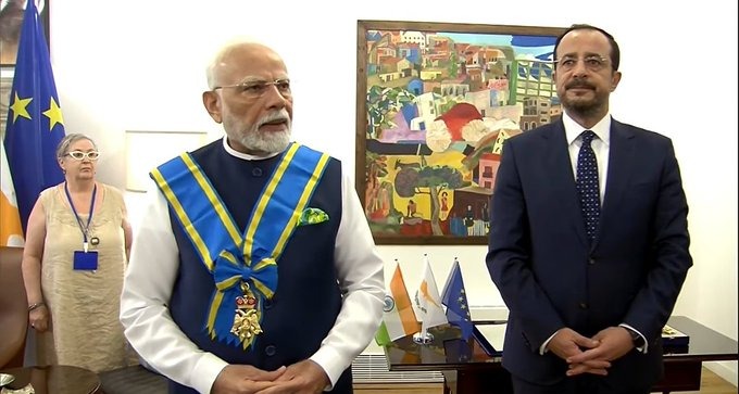 प्रधानमंत्री मोदी को साइप्रस के सर्वोच्‍च नागरिक सम्‍मान ‘ग्रैंड क्रॉस ऑफ द ऑर्डर ऑफ मकारियोस थर्ड’ से सम्‍मानित किया गया