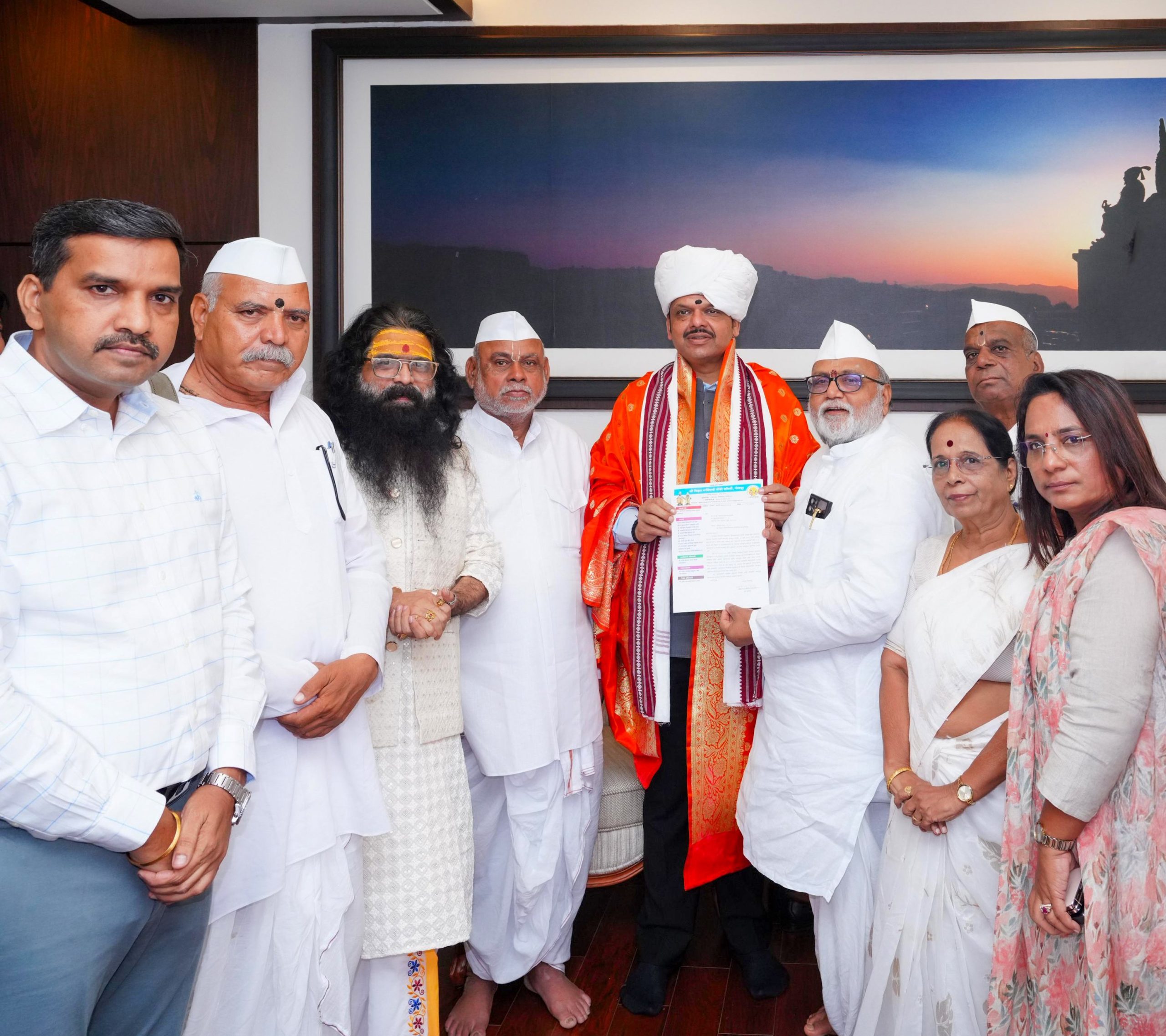 विठ्ठल-रुक्मिणीच्या शासकीय महापूजेसाठी मुख्यमंत्री फडनवीस यांना निमंत्रण