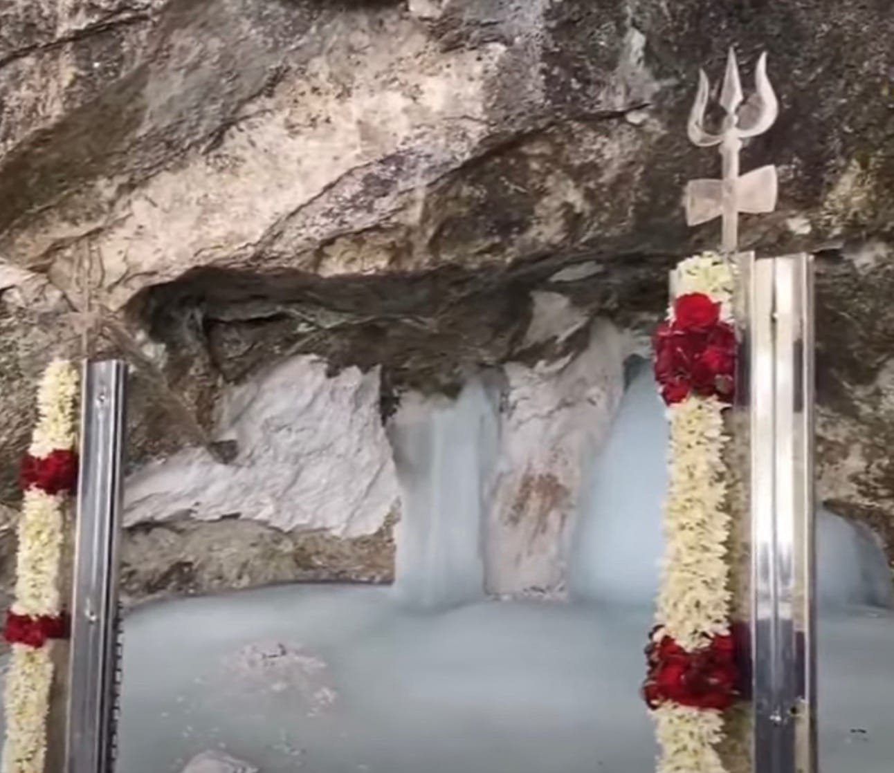जम्‍मू-कश्‍मीर सरकार ने अमरनाथ गुफा तीर्थस्‍थल तक जाने वाले सभी रास्‍तों को यात्रा के दौरान उडान वर्जित क्षेत्र घोषित किया